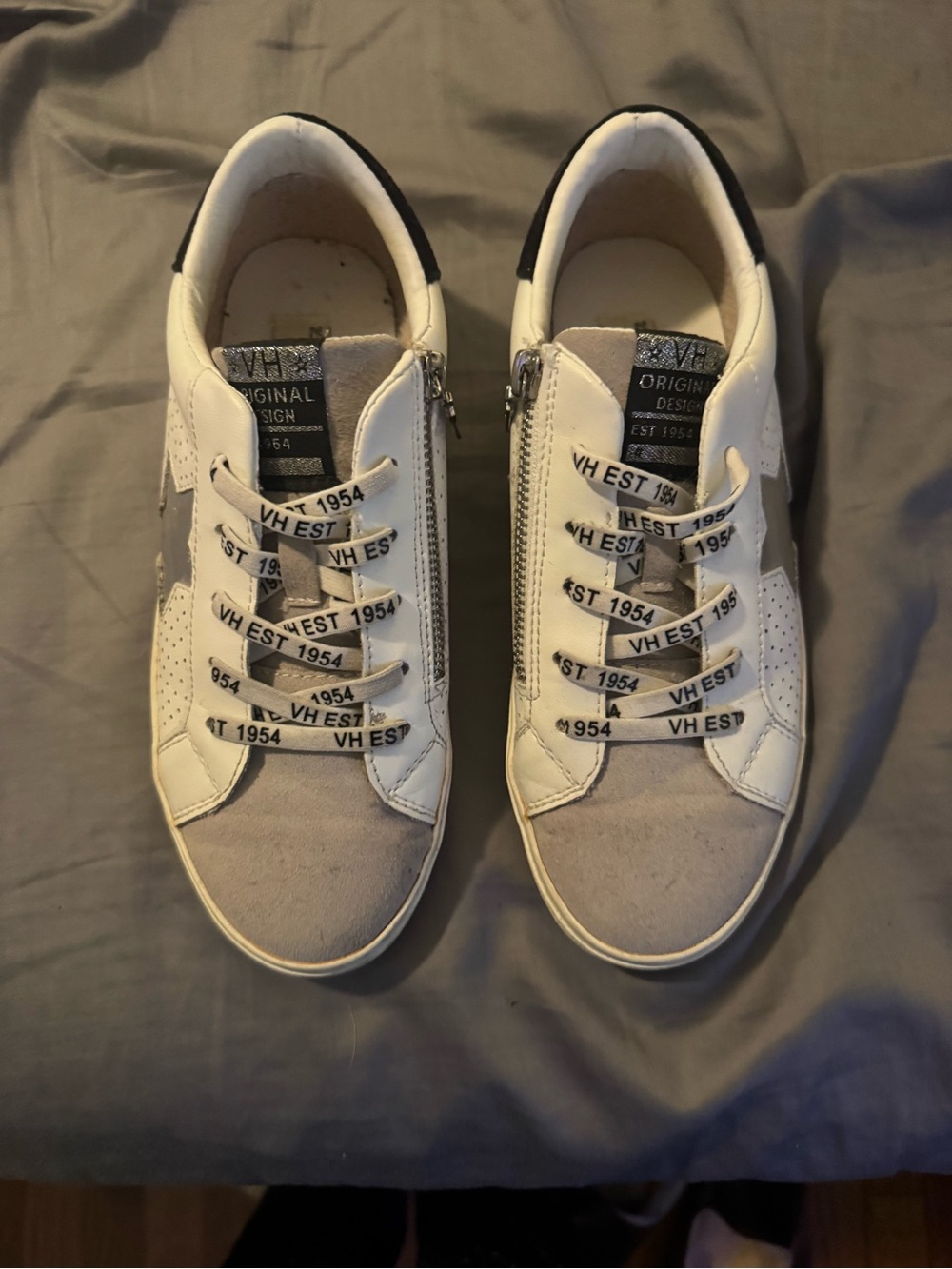 Vintage Havana White and Gray Low-Top Sneakers with Branded Ribbon Laces
